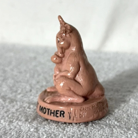 Vintage 1975 Russ  Berrie Worlds Best Mother Kangaroo Figurine - Picture 2 of 11